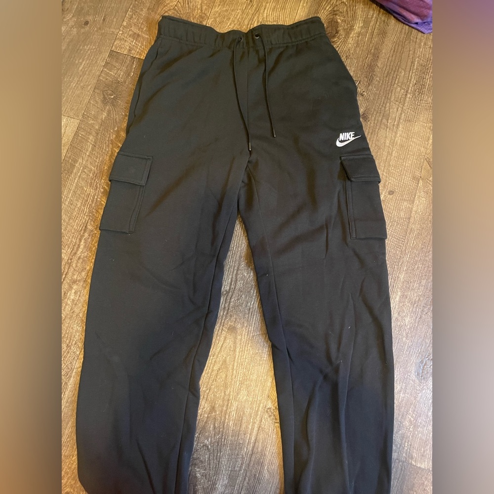 Nike, Size Women’s small loose fit mid rise joggers, Black